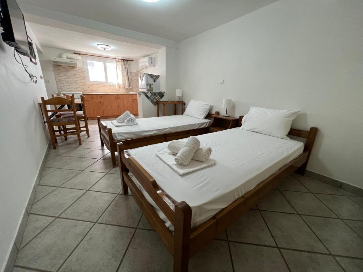 Athina Rooms Karvounades Eksteriør billede