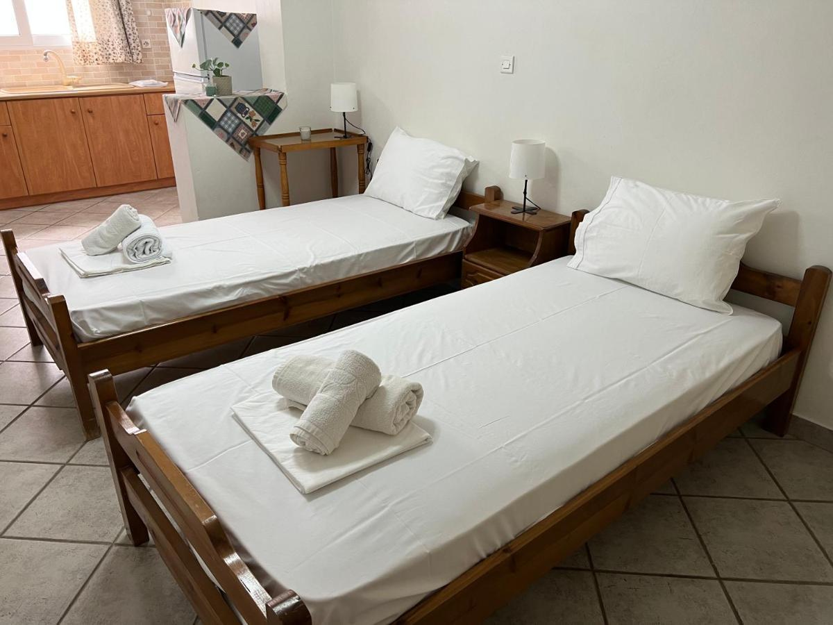 Athina Rooms Karvounades Eksteriør billede